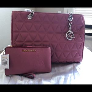 SOLD....NWT MICHAEL KORS TULIP....SOLD